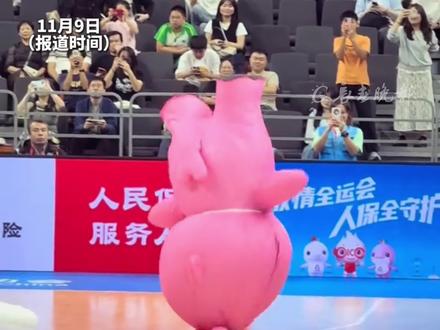 全运会吉祥物“大湾鸡”萌翻了 倒立热舞 甩尾巴 花式整活逗笑观众 网友:这小玩意谁研究的呢 太可爱了#全运会