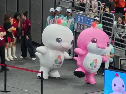 全运会吉祥物“癫”出圈!河南少年用活力和可爱打动观众。“头套有8公斤,下来浑身都湿透了”#全运会吉祥物大湾鸡 #全运会吉祥物 #河南少年 #媒体精选计划