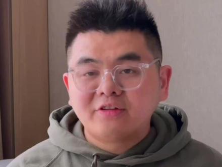 新一代小米SU7三个版本怎么选? 全系标配激光雷达,2200MPa超强钢,门把手三重冗余,电池安全提前满足2027新国标,把标准版的配置卷到Pro级,这可不是简单的年款小改,是雷总对“安全”二字的重新理解。
#上汽车之家商城买放心二手车 #新一代小米SU7 #新能源汽车 #小米SU7