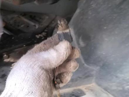 一个室外温度传感器,安装在大梁 螺丝孔里面,也是人才