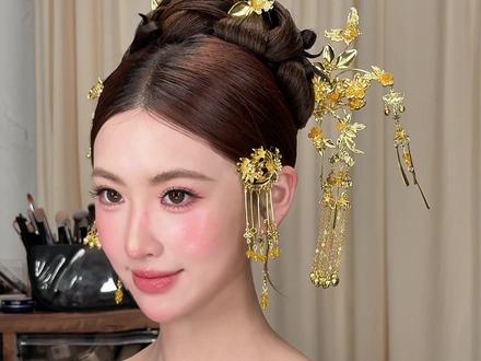 阿成老师蝴蝶结秀禾发型详解版 #沐辰造型
#秀禾发型教程
#中式造型教程
#婚礼跟妆
#化妆师进修
