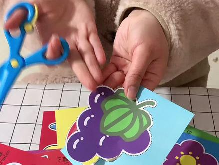 孩子在家总爱闹腾,手工剪纸可不能少#亲子手工 #幼儿园 #动手动脑