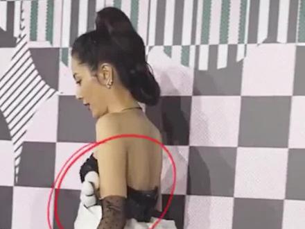 明星爱不爱国都藏在细节里!#曾黎 袖口绣棉花,#徐娇 马面裙回击抄袭 #娱乐评论大赏 #中视频拉力赛