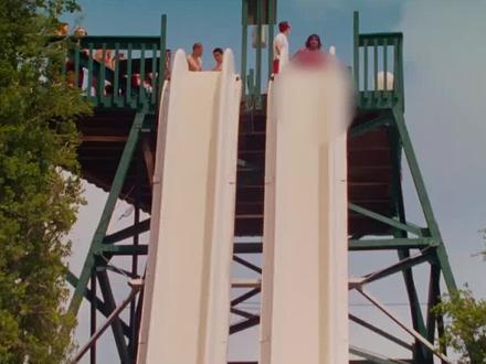 500斤辣妹玩水上滑梯,爱了爱了 #电影解说 #娱乐评论大赏 #娱乐新星夏日打卡