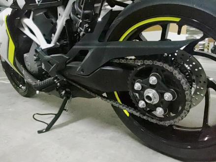 摩托车单摇臂的由来和好处#春风250sr #250sr赛道版 #单摇臂