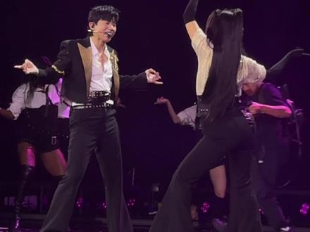 张杰谢娜跳舞完整版!澳门跨年演唱会 #张杰谢娜跳舞 #张杰澳门跨年演唱会