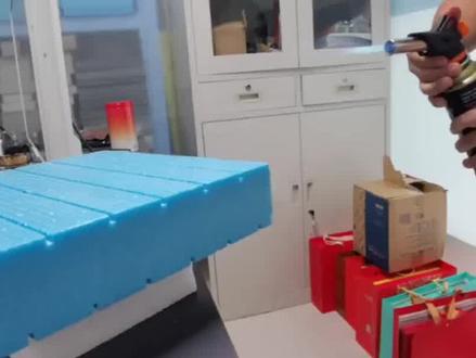 挤塑板用什么胶水粘?挤塑板用胶粘剂粘。做墙体屋面保温施工的话,用胶粘剂,是一种干粉砂浆,加水搅拌后使用。粘苯板和挤塑板用的都是胶粘剂,粘挤塑板用的胶粘剂要求略高些(即生产时添加剂的用量不同)。。 #挤塑板用什么胶水粘 #挤塑板