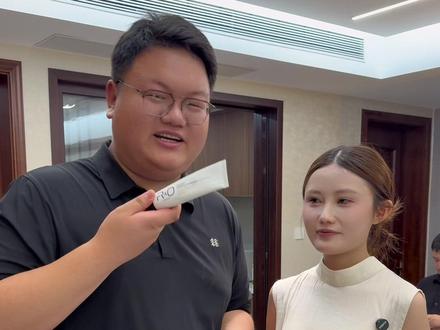 今天是我四哥跟四嫂求婚的好日子,我和豆豆都来了 这款牙膏真的非常好用,用起来不色口#牙膏