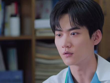 21.甜蜜姐弟恋突遭考验,他获天降机遇须出国两年,她却正深陷职场危机。#狙击蝴蝶 #好剧推荐 #影视解说 #陈妍希 #新剧来袭