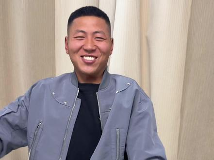 你们都说我老式男朋友像开半挂的 像张大飙
#来今天他把头发剪了
还像不像#老式男友