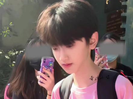 小奇奇的高会语音🎙
作息果真健康起来了吗!那很好了😊
#左奇函 #左奇函高会语音 #左奇函未来可期 #奇迹小唱