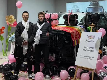 恭喜我们藏区大网红旦周才仁喜提他的爱车 凯雷德感谢支持与信任@旦周才仁