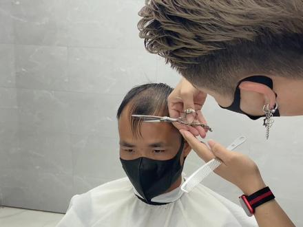 秃顶男人发型改造,改造完发型大哥帅哭了!#赣州烫发 #男士发型 @DOU+小助手 @抖音小助手