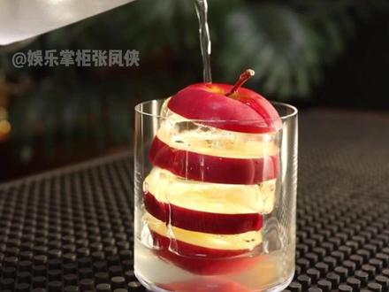 今年圣诞试试这杯草莓解构酒吧 #草莓 #爆火解构酒的风吹到了草莓界 #草莓开吃啦 #年货礼盒有新意更心意