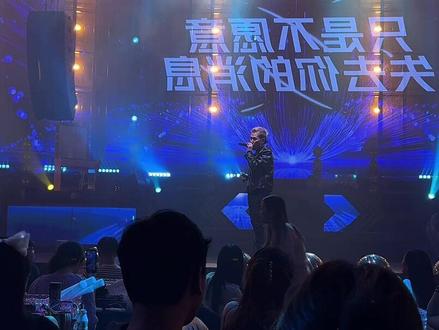 “酒不贵,但能醉,
故事很长,但不想讲”#孤独的烈酒对唱版