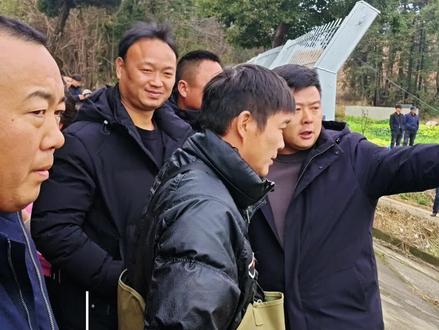 #大表哥vlog 高洼水库拉第一网收鱼啦,鱼获满满当当,大表哥笑的合不拢嘴!#包鱼塘 #捕鱼的快乐 #大表哥抓鱼vlog @热点小助手