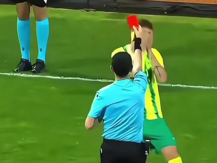 给啥红牌给金腰带啊#足球#爆头#拳击#C罗#梅西