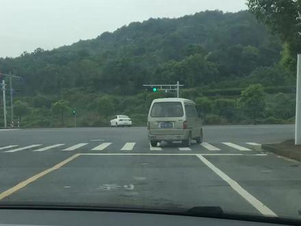 诸暨科三A区2⃣️号线3⃣️号线,左转,超车,百米冲刺