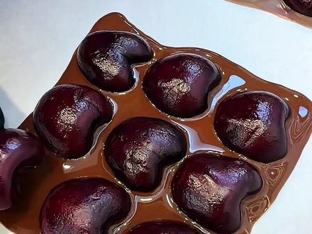 冷萃酸奶你是要考研吗!!车厘子巧克力冷萃酸奶砖太权威了!简直好吃亖了!!制作教程来喽,赶快学习起来吧~#冷萃酸奶 #冷萃酸奶也可以这样吃 #干噎酸奶 #谁懂这一口的好吃程度#飞珂酸奶厚切炒酸奶