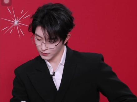 斯人若彩虹,遇上方知有@邱鼎杰 @黄星Eliot
今天直播太帅了呜呜,梦回少游总!
谁让邱鼎杰穿西装白衬戴眼镜直播的,出来受夸
黄星你会爱4️⃣的吧啊啊啊啊
再次夸夸欧拉裴@OLAPLEX欧拉裴 的审美,从拍摄物料到直播,每次妆造都特别适合邱邱,特别特别好看啊啊啊
#向佐 #央美严选 #嗨嗨 #向佐郭碧婷