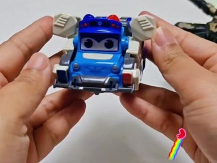 今天我们来看看,百变校巴卟卟变形玩具 #百变校巴卟卟 #百变校巴 #百变校巴歌德 #变形