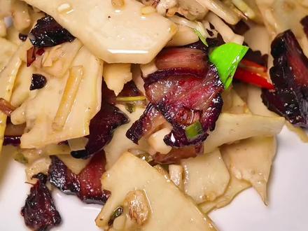 春天不吃笋,错过一年春 #春笋炒腊肉 #家常菜教程 #美食教程#抖音美食创作人