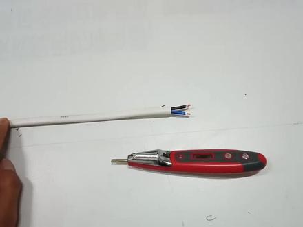 火线零线都带电,电灯就是不亮,老电工现场教你查故障,一点就破