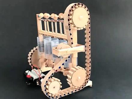 用纸板DIY的四缸发动机模型