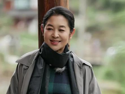 为什么倪萍如今状态这么好?不是打针整容而是不为人知的努力