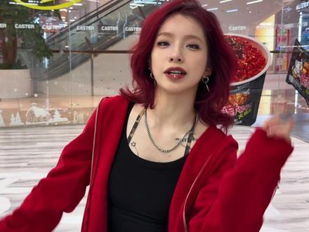 舌尖火辣 舞步炸裂 三养火鸡面,热辣气场全开
#Hotter_than_my_EX_爱我就对辣#三养火鸡面#三养Buldak#爱我就对辣