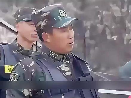 生吃蚯蚓只是开胃菜,这真的是侦察兵的考核吗?普通人直接崩溃,老兵也扛不住了!#纪录片 #考核 #新兵 #考核 #励志