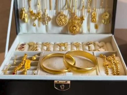 1月19日,现货黄金涨至4690美元/盎司,金饰克价日涨24元最高报1459元,刷新历史最高纪录#金价 #黄金 @程鹏