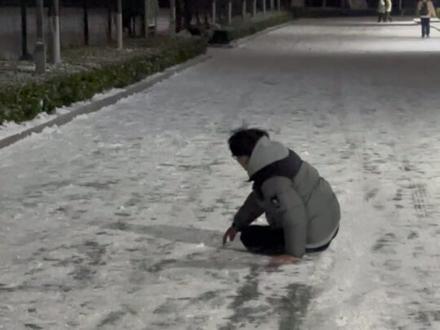 捏碎玫瑰的25秒我比谁都勇敢#红狼 #蚀金玫瑰 #雪玫瑰 #三角洲行动 #男高