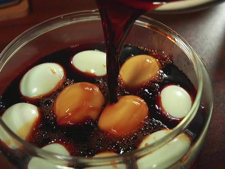 #鸡蛋的神仙吃法 喜欢吃#溏心茶叶蛋 的朋友不能错过,软软糯糯,鲜香入味@抖音小助手 @DOU+上热门 @DOU+小助手