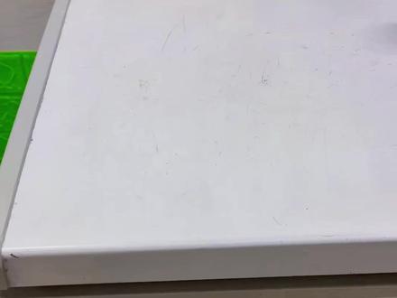 如果冰柜通电能听得到压缩机一直在嗡嗡响,不制冷的话,一般都是漏氟。