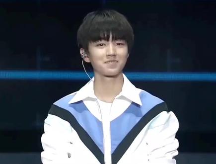 易烊千玺为王俊凯送花篮#易烊千玺#为#王俊凯#演员 #娱乐圈