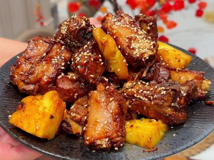 不放一滴水家里有电饭锅,就能做出好吃的菠萝排骨 #菠萝排骨 #电饭锅排骨 #在家做美食 #一起学做菜