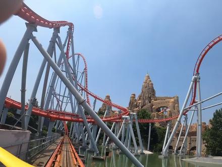 北京欢乐谷,极速飞车(最高时速135公里每小时)。gopro8,拿腕带固定手上拍摄,不要拿手机,掉了很危险的。