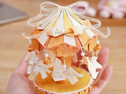 手残党进!超简单的折纸旋转木马风铃🎠,愿你马到橙功 新的一年答应我,一定要做这个超浪漫超幸运的折纸旋转木马风铃,转一转就会有好运。教程真的超简单一看就会,快艾特你那位陪你一起跨年的好朋友来折,放在桌面当摆件真的太好看了,马年氛围感瞬间拉满。
Tag:#折纸#折纸旋转木马#折纸马#新年手工