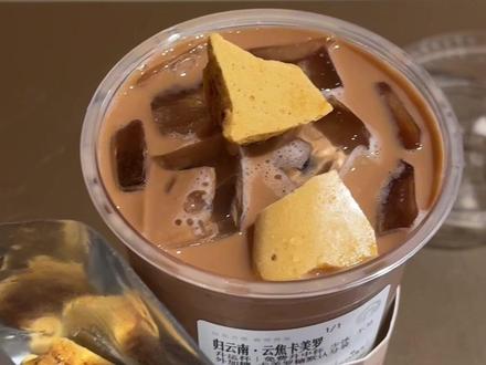 总有些朋友说难喝 千万不要点热的 超级难喝#云焦卡美罗 #霸王茶姬 #美食分享 #无广 #霸王茶姬云焦卡美罗 如果它下架我将再次不会踏进霸王茶姬