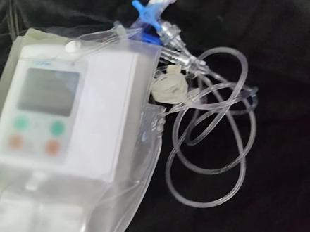 每天查房就是发现患者的问题,不断的改进我们的护理措施,提升服务水平,满足患者需求,解决患者难题……第一次用缝纫机车了一个便携式化疗泵小背包,有点丑,后续可以抽空再做几个好看一点的!