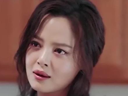 辛芷蕾回鹤岗老家参加弟弟婚礼,打扮低调和新娘热聊,太接地气了