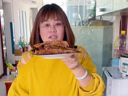 色泽金黄 外皮酥脆 简单易学的干炸小黄鱼 大家做起来#抖音好物年货节 #美食推荐 #抖音美食 #吃货必备 #在家做美食