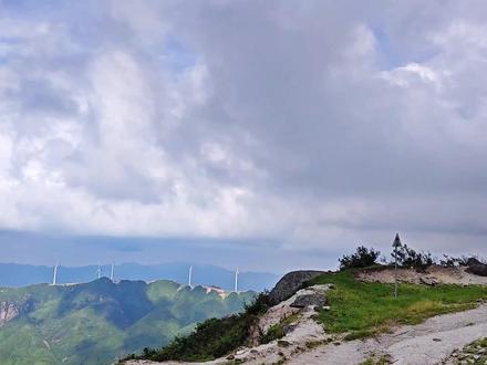 南岭山脉桂阳子顶山,海拔1360米,想去的朋友导航蛇子行村,山上的路比较烂,小车谨慎前往#行摄南岭户外摄影#山顶的风景总要自己去看 #身体和灵魂总有一个在路上