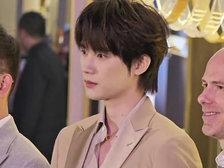 这次不是一口闷了😁
#周翊然 #浅尝辄止 #喝香槟 #宝格丽香氛亚太区品牌大使周翊然 #向全世界安利