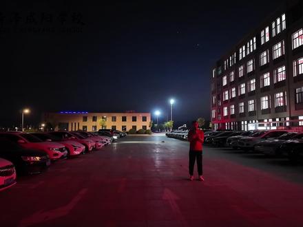 星光不问赶路人 时光不负追梦人
照亮金榜题名路
为高三学子鸣笛开灯
母校和老师永远是你们的后盾
一路向前吧#送考 #高考加油 #请回答2026高考 #高考ama #金榜题名