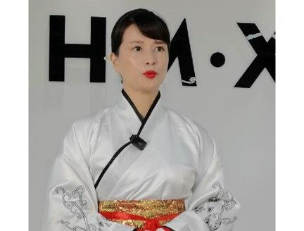 中式常礼——鞠躬礼:鞠躬礼源自古代的祭天仪式,弯腰低头行礼,表示恭顺和敬意……#中式常礼#古典礼仪#礼仪培训#涛涛禧礼