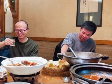 国庆了,酒桌上不劝酒但举杯了也别磨叽#喝酒 #国庆 #酒桌文化
