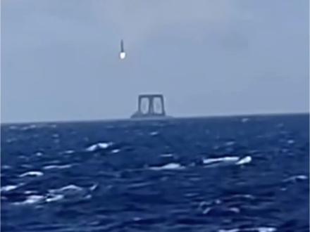 长征十号一子级悬停溅落回收成功!