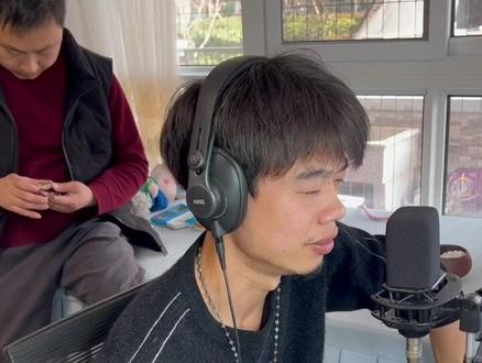 @#雕刻美男子 数百万网红也深深沉醉于#秦紫玉 这种低调奢华的美玉。#手艺人